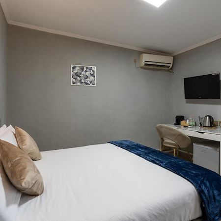 Portafortuna Guesthouse - Close To Colosseum Roma Exterior foto