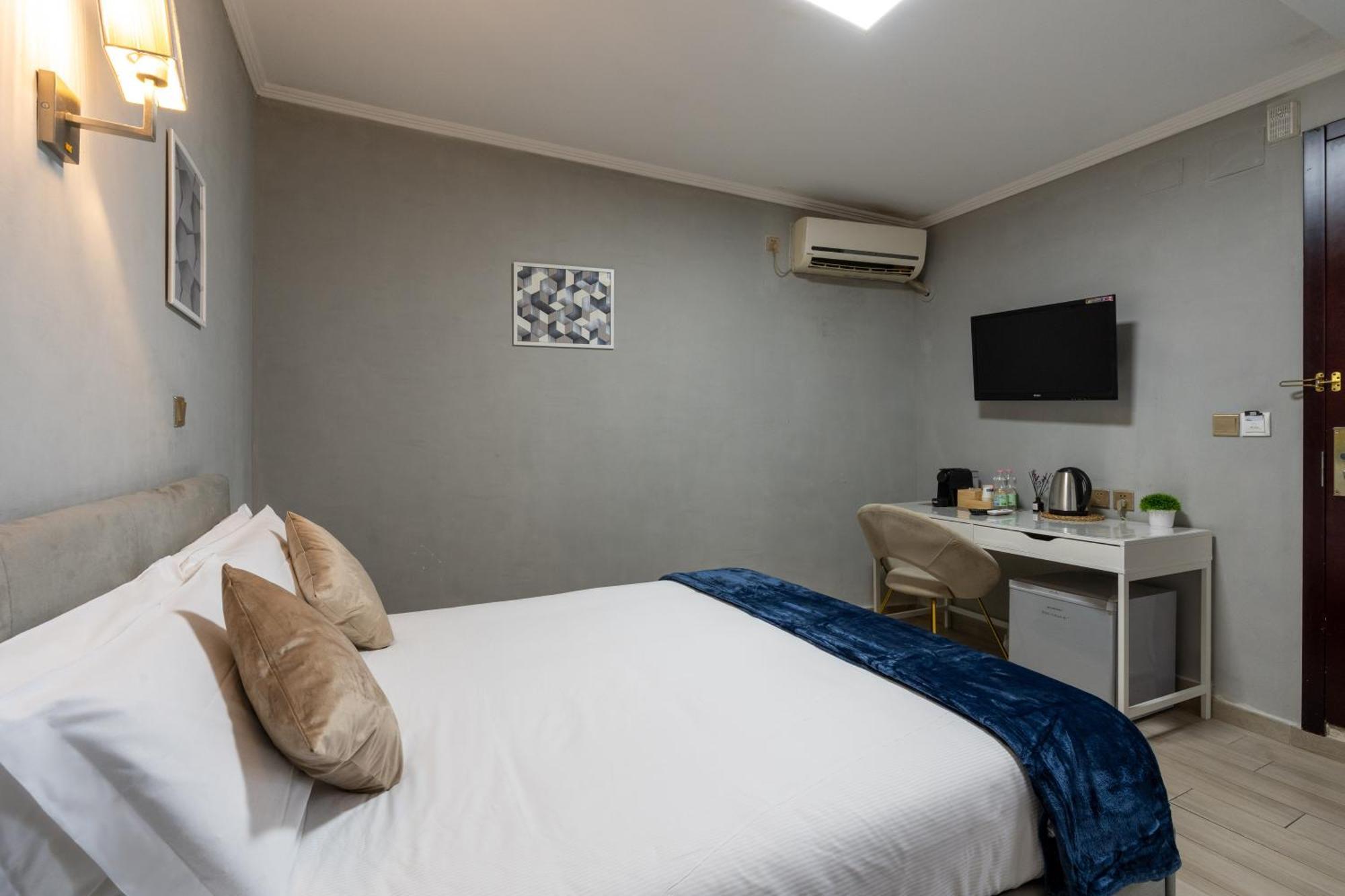 Portafortuna Guesthouse - Close To Colosseum Roma Exterior foto
